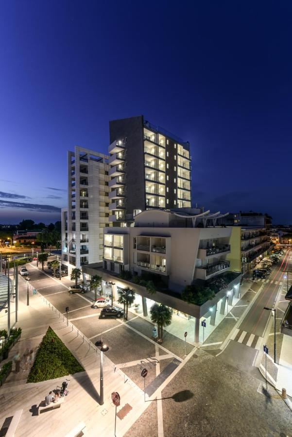 Hesperia Hotel & Residence ลิโดดิเยโซโล ภายนอก รูปภาพ