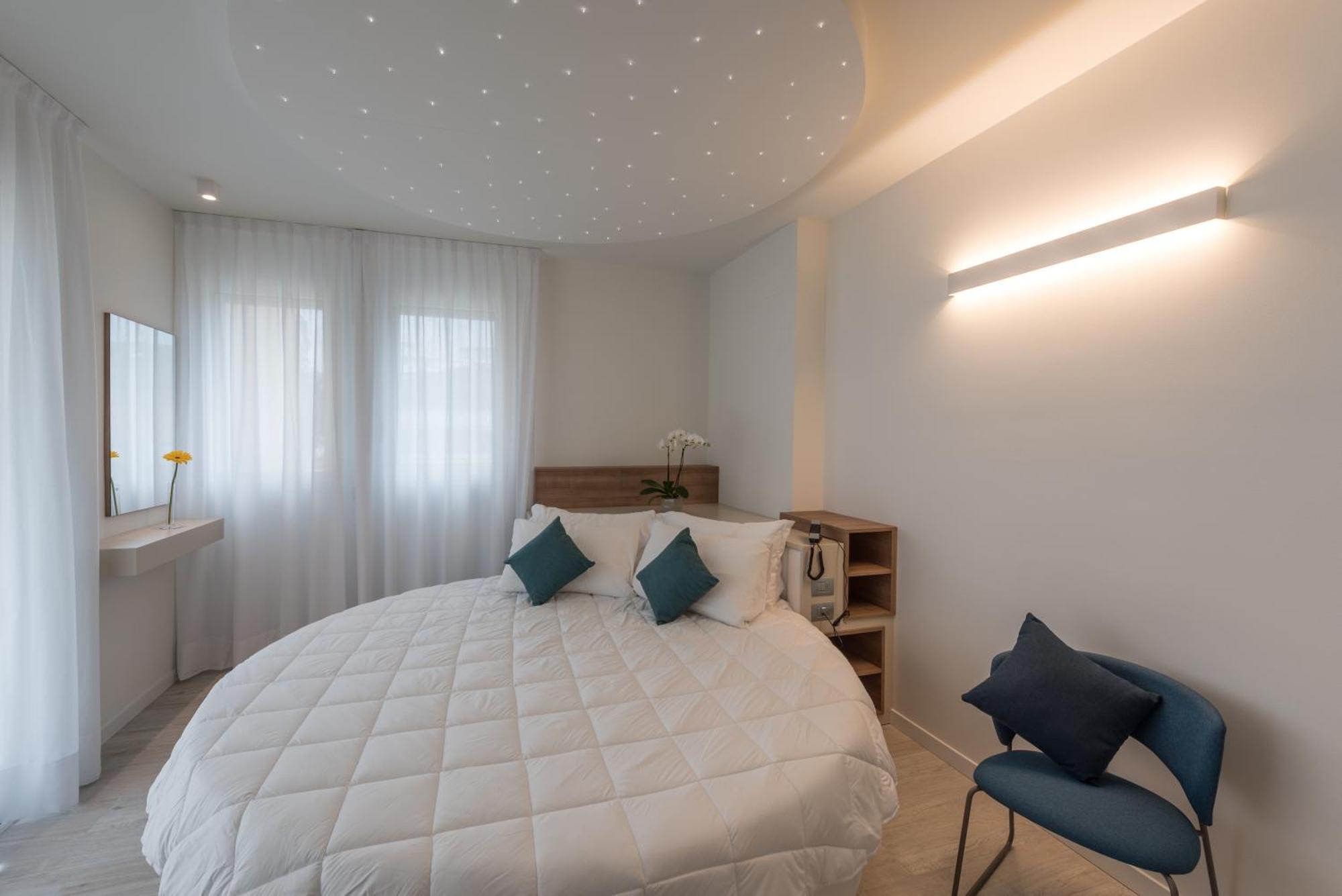 Hesperia Hotel & Residence ลิโดดิเยโซโล ห้อง รูปภาพ