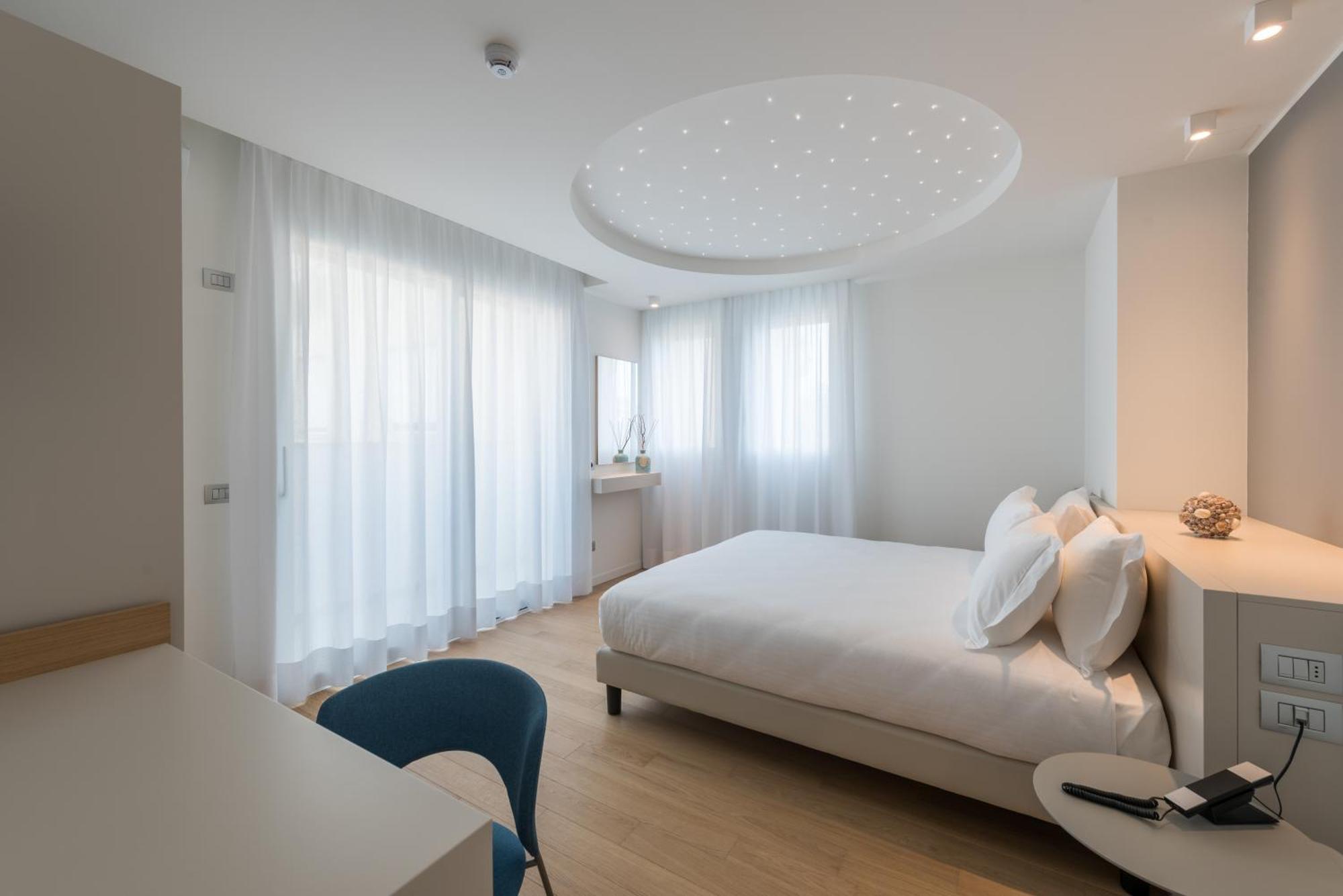 Hesperia Hotel & Residence ลิโดดิเยโซโล ห้อง รูปภาพ