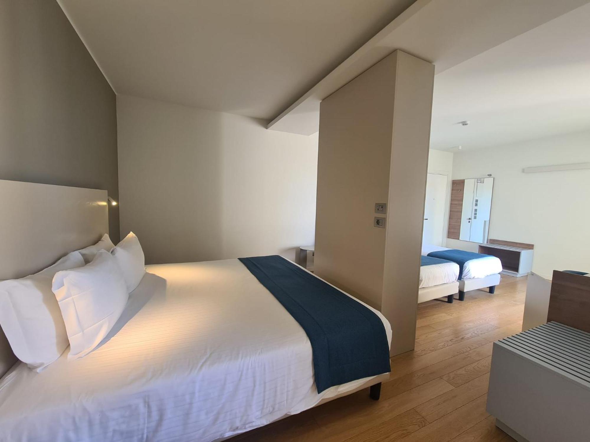 Hesperia Hotel & Residence ลิโดดิเยโซโล ห้อง รูปภาพ