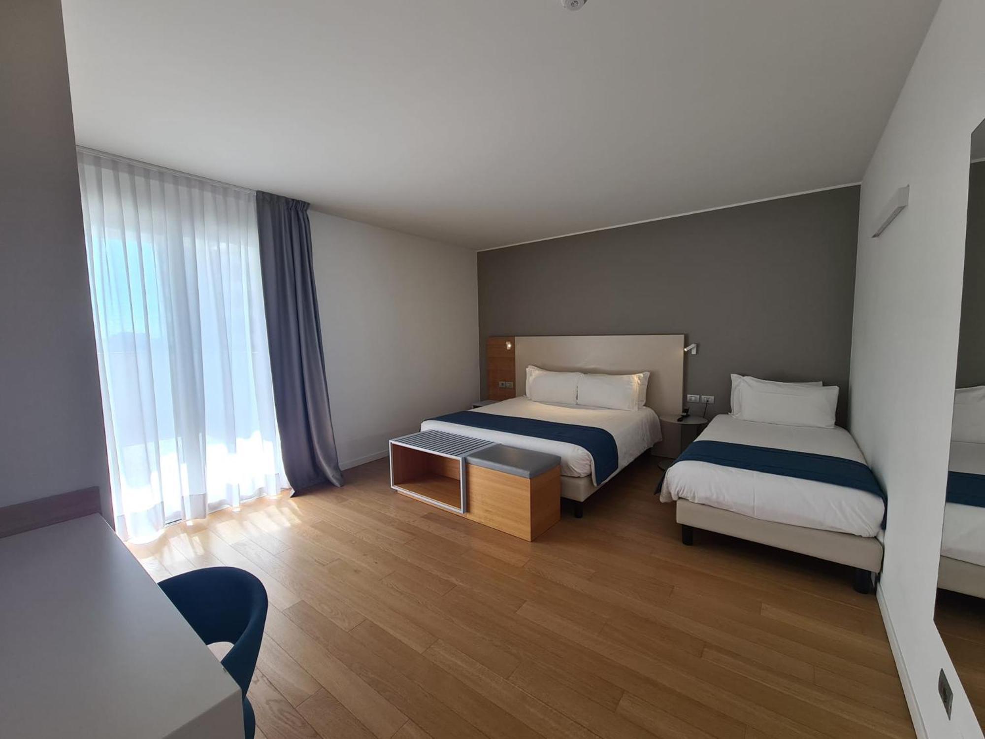 Hesperia Hotel & Residence ลิโดดิเยโซโล ห้อง รูปภาพ
