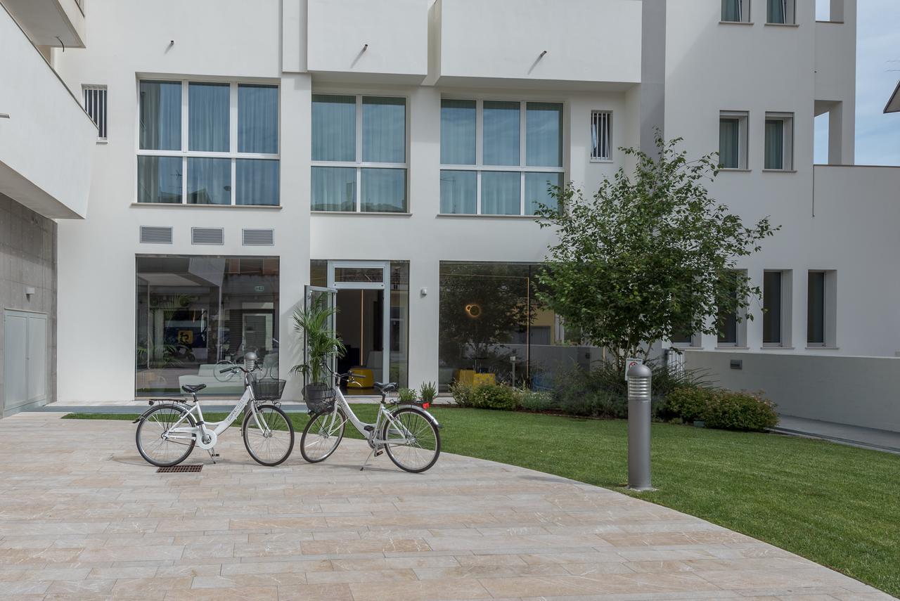 Hesperia Hotel & Residence ลิโดดิเยโซโล ภายนอก รูปภาพ