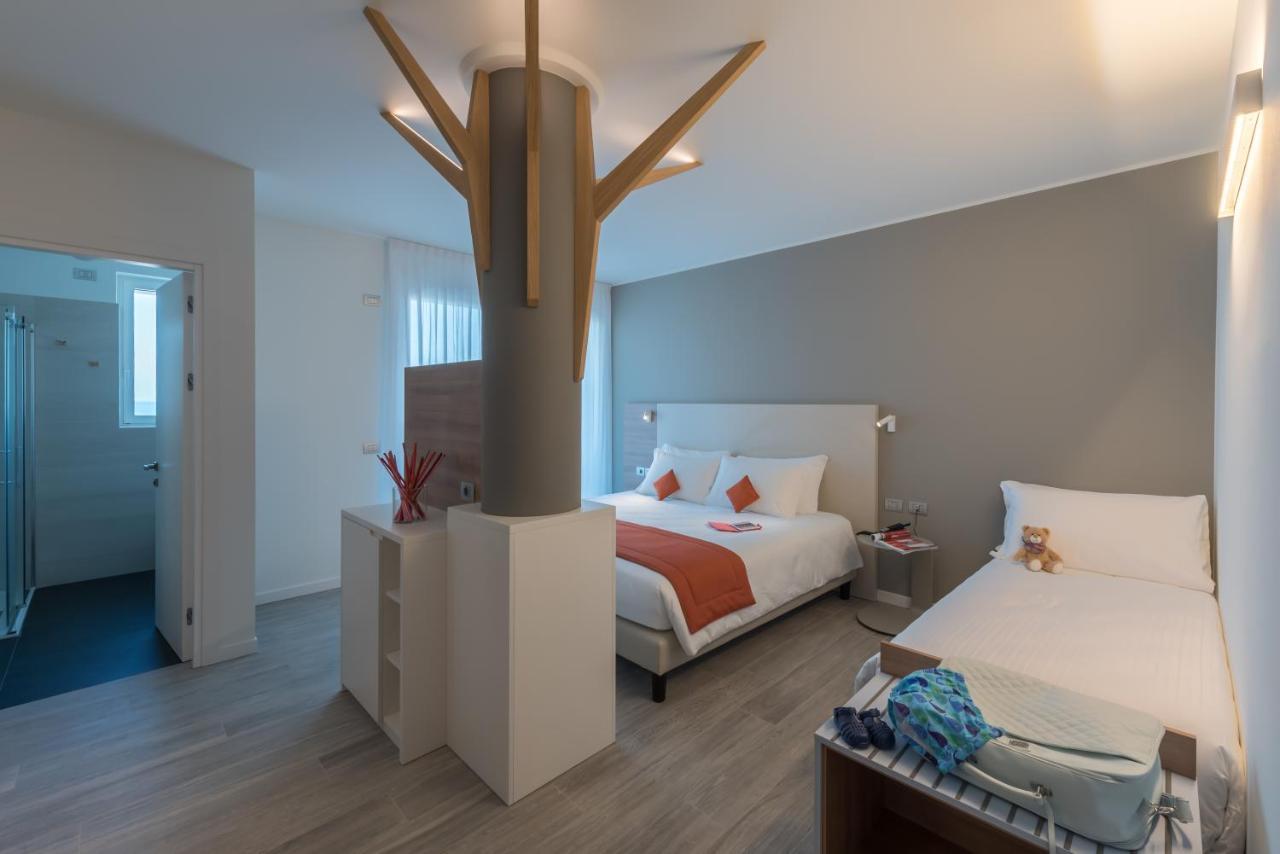 Hesperia Hotel & Residence ลิโดดิเยโซโล ภายนอก รูปภาพ