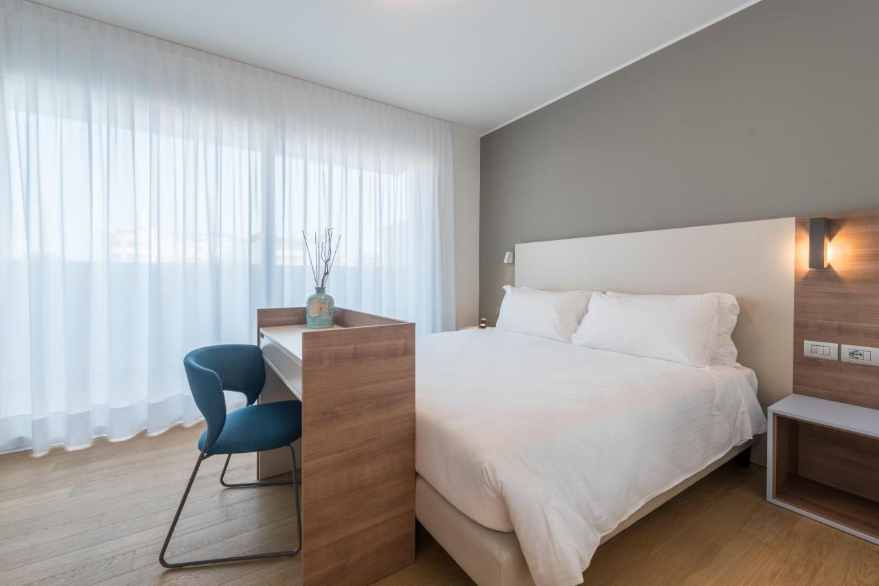 Hesperia Hotel & Residence ลิโดดิเยโซโล ห้อง รูปภาพ